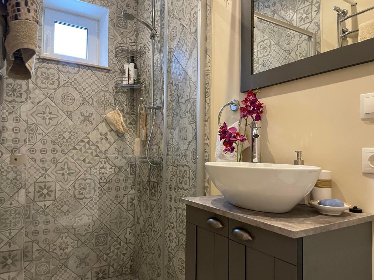 Pristine 1Br Apt In City Center W/ Patio And Parking Riga Eksteriør billede