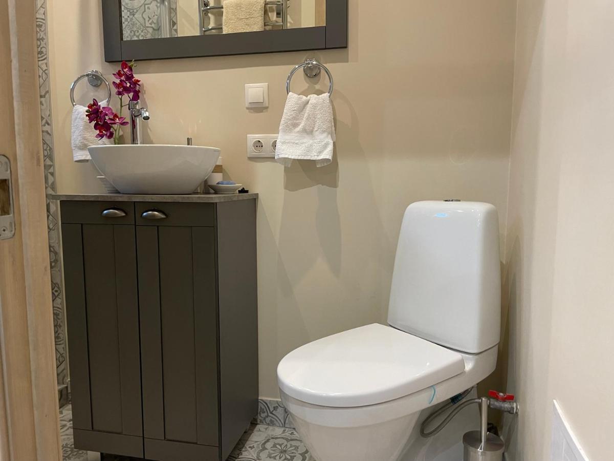 Pristine 1Br Apt In City Center W/ Patio And Parking Riga Eksteriør billede